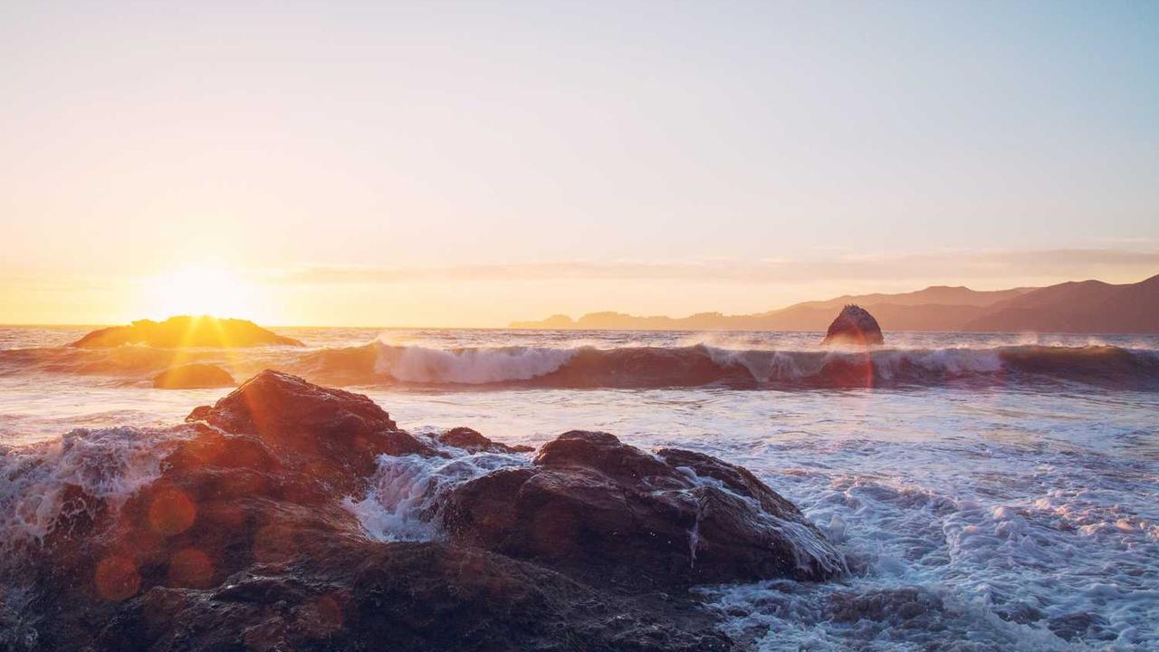래쉬가드 뜻과 입는 이유? 물놀이 필수템 효과 및 관리법 총정리