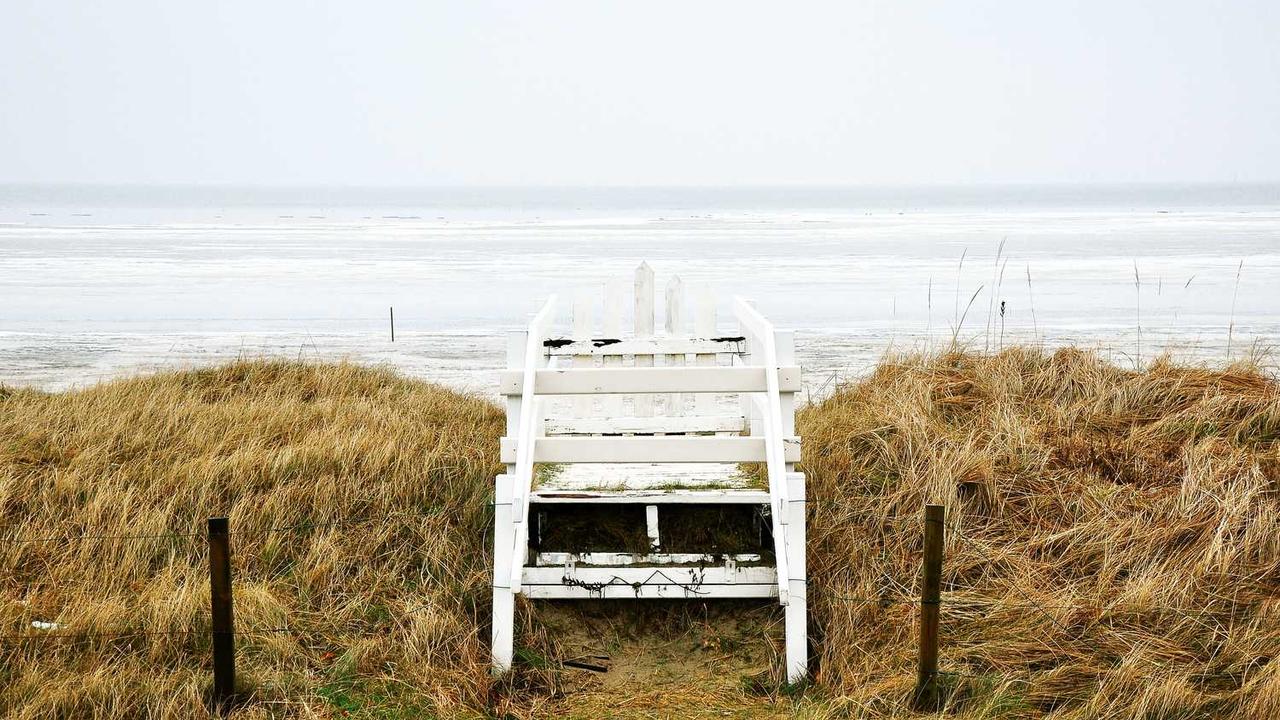 여행지에서 인생샷 남기는 남자 여행룩 코디 가이드: 공항패션부터 휴양지까지