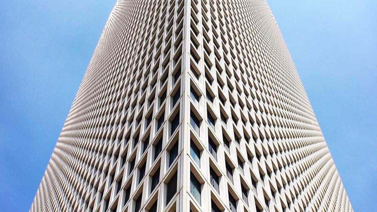 인질 영어로 표현하기: Hostage, Captive, Prisoner의 결정적 차이와 원어민 예문