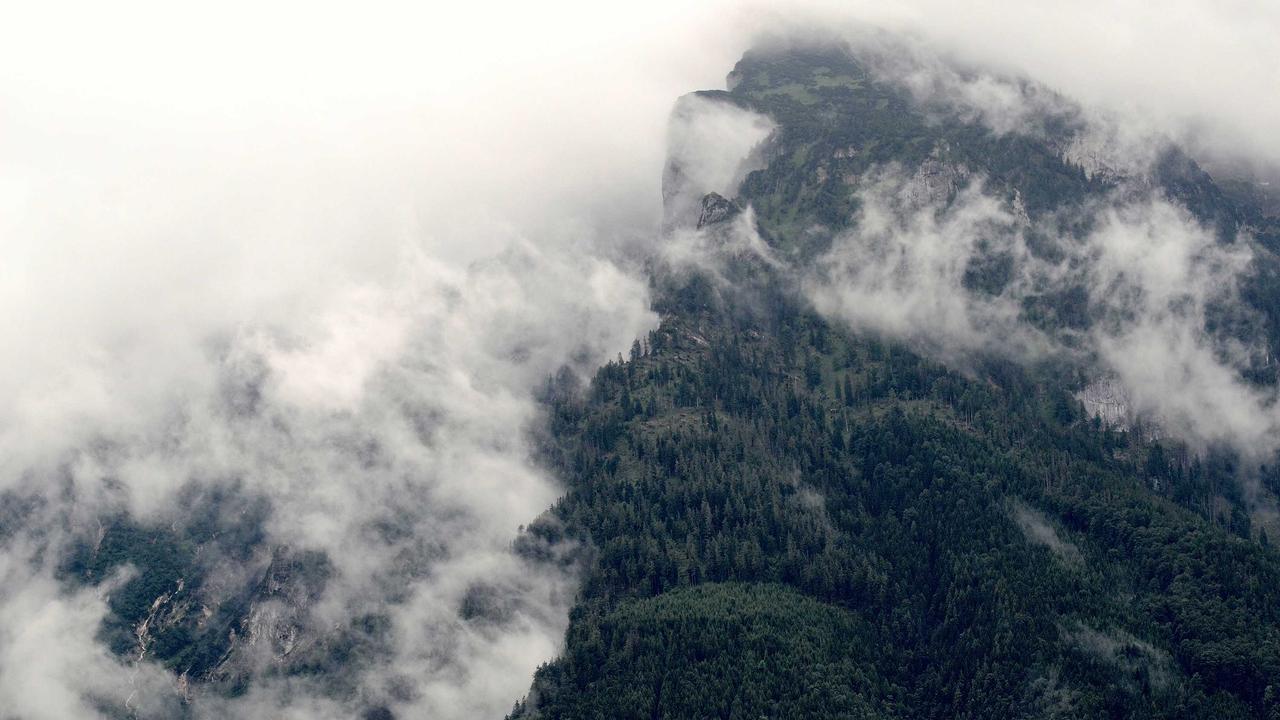 지포어(G/FORE) 골프웨어 가이드: 필드 위 파괴적 럭셔리를 완성하는 스타일링 팁